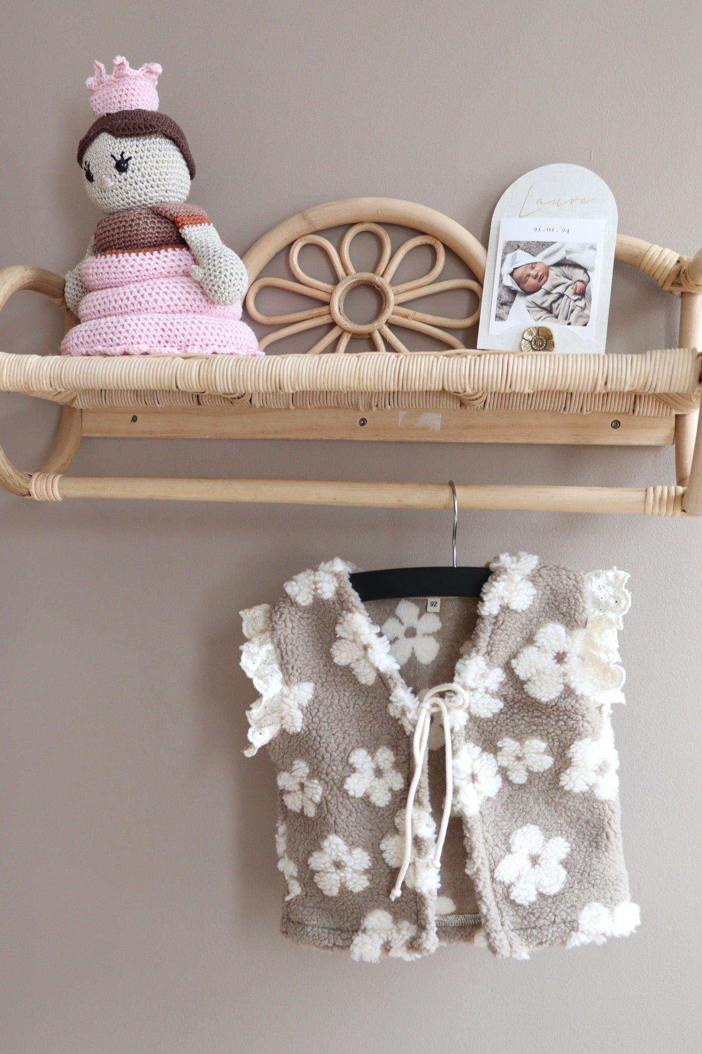 Bloemen teddy giletje met ruffle