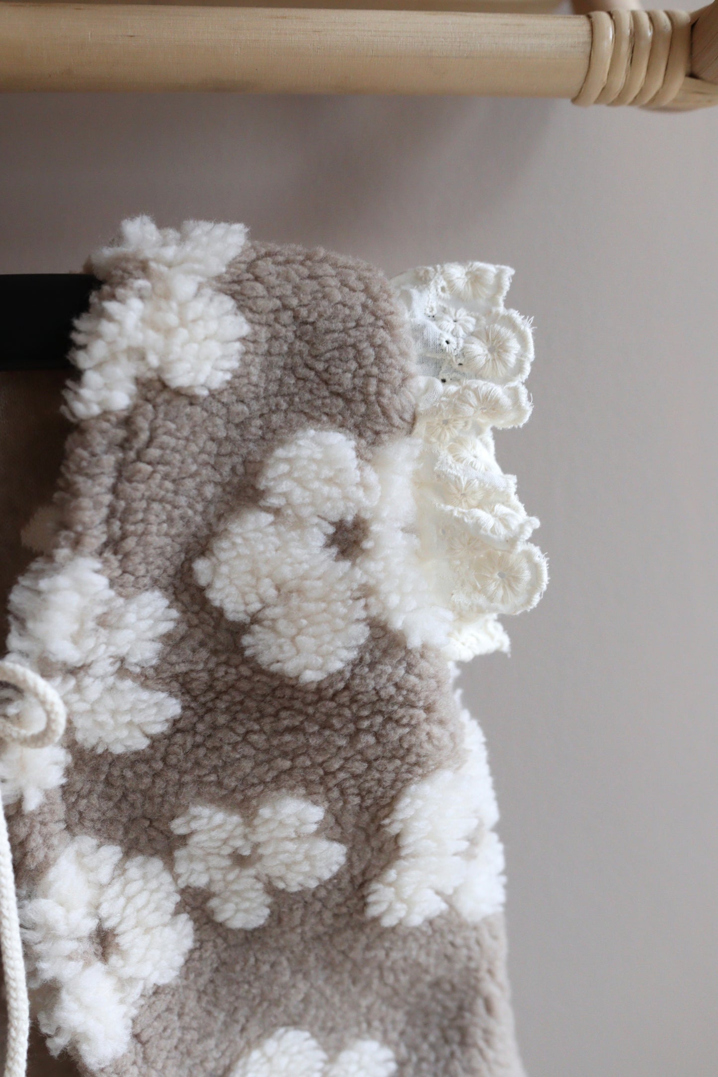 Bloemen teddy giletje met ruffle