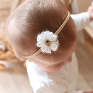 Haarbandje met wollen bloem wit