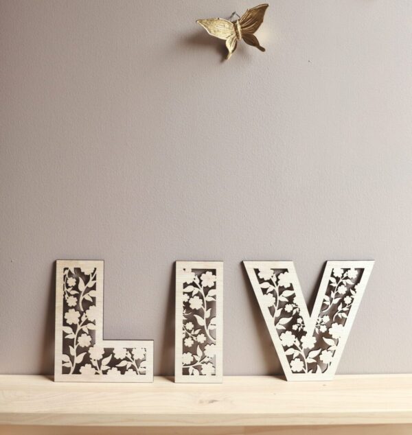 Houten bloemen letters
